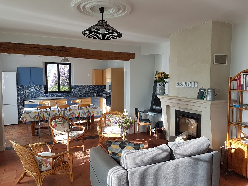 rental-cottage-rosiers-sur-loire-living-room-tv-internet-wifi